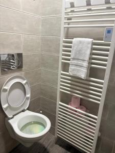 Apparthotel61 OFFRE DOUVERTURE Au pied de tous commerces & commodités ainsi que marché mercredi & samedi