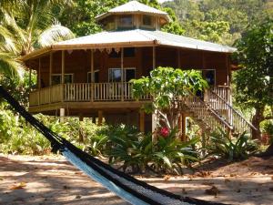 cayos Cochinos beach house