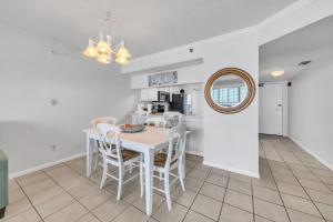 Emerald Towers 302 Beach Front Resort