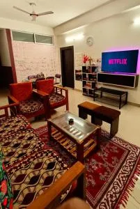 Raga Homestay- Purple Retreat- 2BHK Apartment - Khānāpāra
