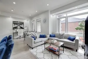 New Modern 3bed Home Near Thermëa Spa, Casino, Beach - Pickering