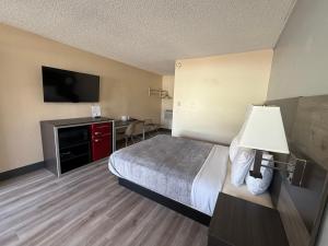 Superior Queen Room room in A1 Choice Inn