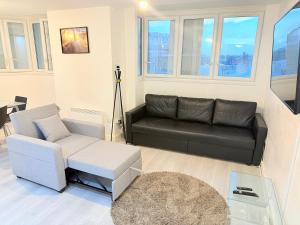 City Luxe 2 Bedroom High Rise Apartment