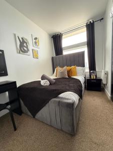Opulent Skyline Stays