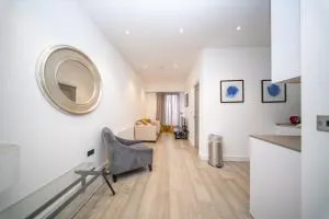 Free Parking & Gym, 1 bed - 10 min from Slough Station - 比肯斯菲尔德