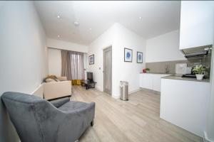 Free Parking & Gym, 1 bed - 10 min from Slough Station