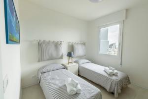 Vista mare a 10m dalla spiaggia, 8 piano e parcheggio privato