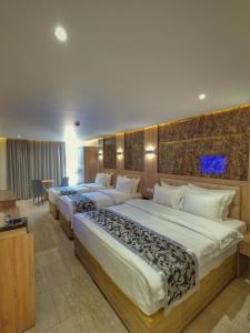 Grand Season Hotel