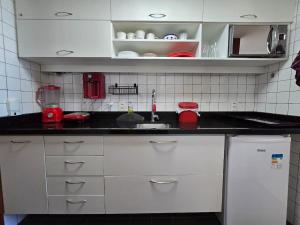 Flat Decorado com Piscina e Pier