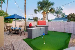 Blue Agave Home - Chic & Stylish with Pool Putt & Games