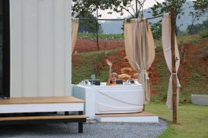 Tiny Escape Charlotte