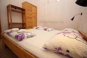 Apartments with parking space Baska, Krk - 24184