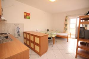 Apartments with parking space Baska, Krk - 24184