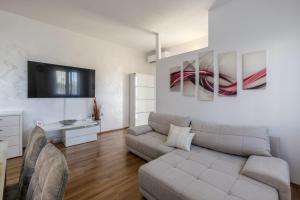 Apartments with parking space Kastel Kambelovac, Kastela - 24198