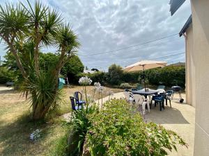 Maisons de vacances Maison traditionnelle avec jardin et activites, au calme pres de la mer - FR-1-306-1220 : photos des chambres