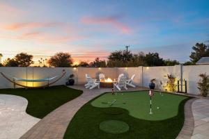 Desert Willow - Pool Spa Pickleball Basketball Court Plus Firepit & Putting Green