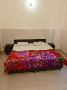 R k guest house - Agra