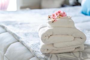 Fairbrook Home - Chic Design Saltwater Pool with Hot Tub