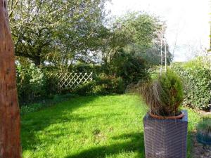 Maisons de vacances Maison renovee a Franchesse avec grand jardin et animaux admis - FR-1-489-221 : Maison de Vacances (5 Adultes)