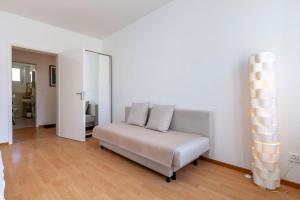 KAYA Zurich Apartment 4B - Downtown 2BR Deluxe Apt