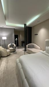 Studio 119 is self-accessible