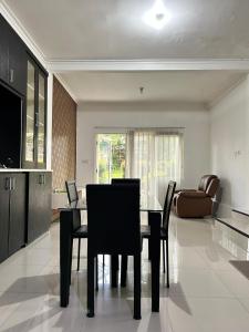 Villa 3 Bedroom Padma Huis Rancamaya