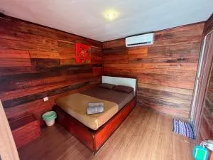 Dqnut Chalet And Restaurant - 甘榜瓜拉宁宜