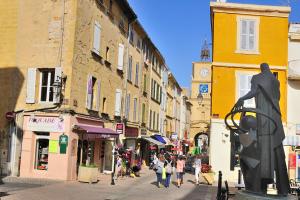 Hotels Logis Hotel du Midi : photos des chambres