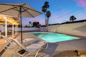 Desert Mirage Home -Retro Chic with Pool Grille & Bocce