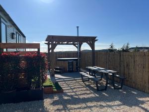 Maneight Fir View with hot tub