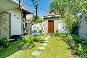 Dion Villas Berawa only 5 Minutes by scooter to Finns beach club