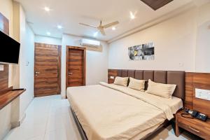 The Byke OM Celebrations Near Bansal Hospital - Bhopal