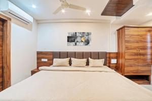 The Byke OM Celebrations Near Bansal Hospital - Bhopal