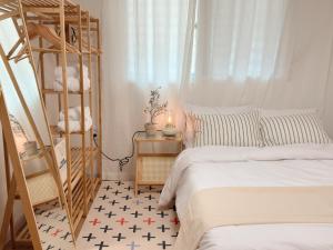 Gangnam 23, 3 minutes walk from Sinnonhyeon Station, airport bus, 1st floor, emotional accommodation, sleeps 5, Netflix, WiFi