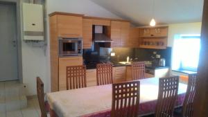 Mansard Apartment Antonovicha 4