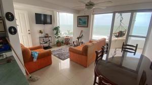 Habitación con baño privado vista al mar