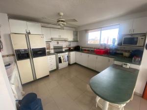 Habitación con baño privado vista al mar