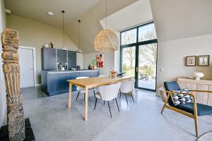 Statelan Logies, sfeervol en luxe ingericht vakantiehuis met 2 slaapkamers in het hart van friesland