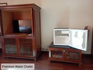 Alpine Premium Water Chalet 2