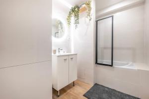 Appartements Serenity House, parking, near metro 7 : photos des chambres