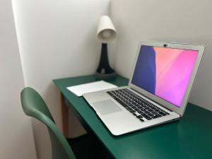 Serenity House, parking, near metro 7