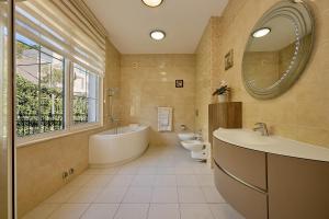 Villa Sofiia with panoramic views of the old town