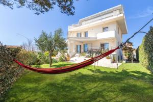 Luxury Seafront Villa with Rooftop Pool & Stunning Sea Views