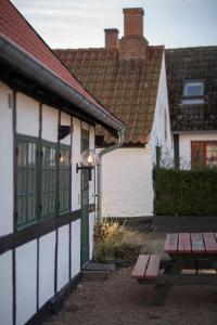 Cozy Apartment In Old Farm