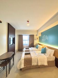 Chic Overlooking Studio at Horizons 101