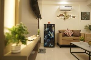 Redwood Magnus by Black Tie