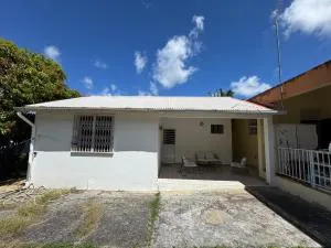 Cosy house with terrace, 2 bedrooms, Abymes Guadeloupe - 萨莱比梅