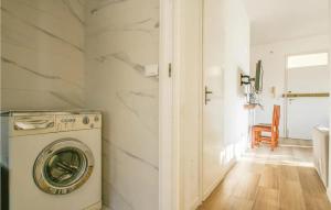 Modern apartment in Lido di Pomposa, 50 m² with balcony.