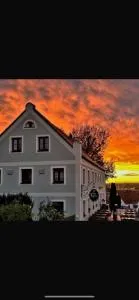 Hotel Pame Grill - 弗赖兴附近诺伊法尔恩