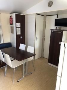 Campings Domaine des Iscles mobile home clim, jardinet sans vis-a-vis : photos des chambres